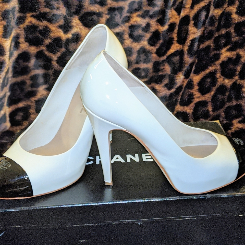 100% Authentic CHANEL PUMPS